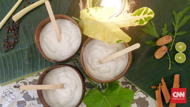 Awalnya, Bakera adalah ritual perawatan tubuh untuk wanita sehabis melahirkan. Kini, spa Bakera dapat juga dinikmati oleh kaum pria.