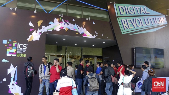 Pada Indonesia Cellular Show kali ini pihak ATSI mengusung tema Digital Revolution alias Revolusi Digital.