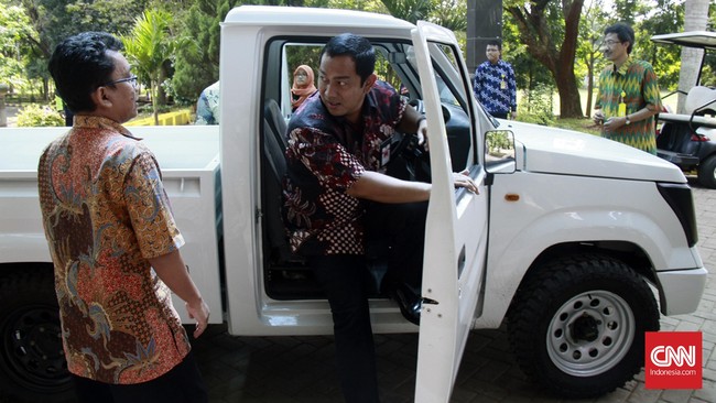 Mobil berkekuatan 1.000 cc itu dirancang untuk mengatasi segala medan, baik lumpur, banjir hingga tanjakan.