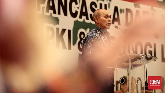 Kuasa hukum menyebut Kivlan Zen telah ditetapkan sebagai tersangka dugaan kepemilikan senjata api ilegal. Dia akan kembali diperiksa pada Kamis (30/5) pagi.