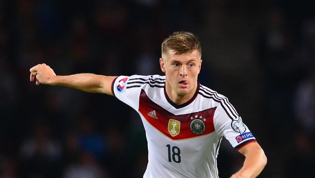 Kroos menolak membicarakan spekulasi ketertarikan Bayern Munich dan ManCity. Ia memilih untuk fokus membela Jerman di Piala Eropa 2016.