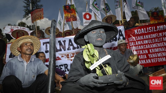 Presiden Joko Widodo sedang menyiapkan skema agar tanah dalam sengketa agraria di Indonesia dimiliki oleh masyarakat.