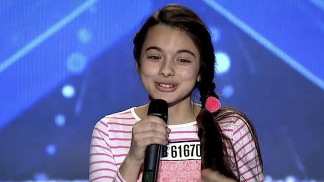 Laura Bretan mampu memukau para juri serta penonton America's Got Talent. Gadis 13 tahun ini meraih tiket emas menuju babak berikut!