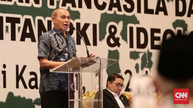 Kivlan Zen mengaku terpaksa menjual rumahnya untuk membiayai Pam Swakarsa yang dibentuk atas perintah Wiranto, karena tak menerima sepeser pun uang.