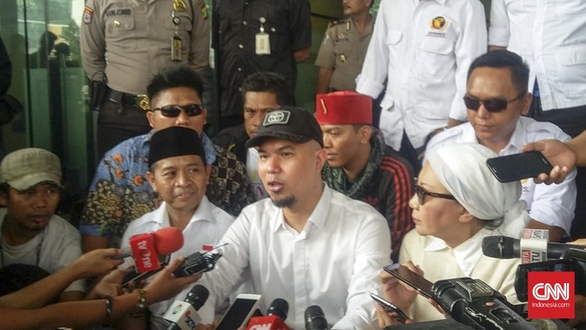 Demonstrasi lewat konser 'Panggung Rakyat' rencananya digelar Ahmad Dhani bersama sejumlah tokoh dan ormas. Petugas menyebut Dhani belum berkoordinasi.