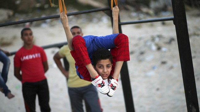 Asa 'Spider-Man' Cilik di Tengah Konflik Palestina