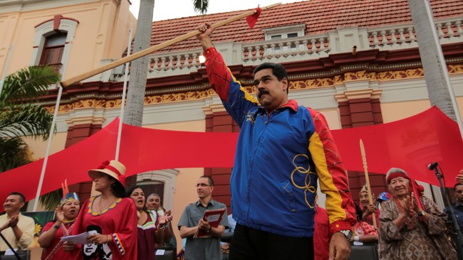 Presiden Venezuela Nicolas Maduro meremehkan sanksi baru yang dijatuhkan AS terhadap negaranya, dengan mengolok-olok Presiden Donald Trump.