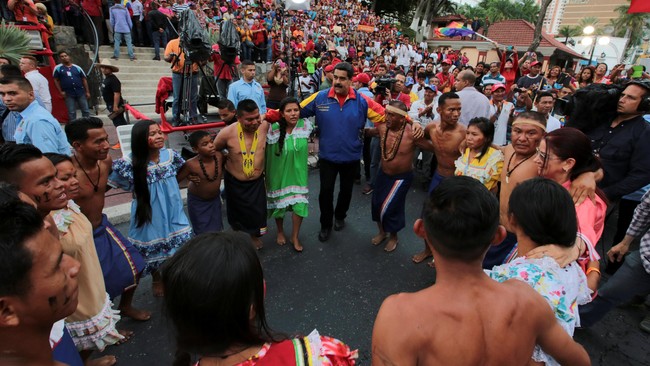 Tidak hanya menjarah dan merampok toko bahan pokok, kini mereka juga merusak makam mantan Presiden Venezuela Romulo Gallegos.