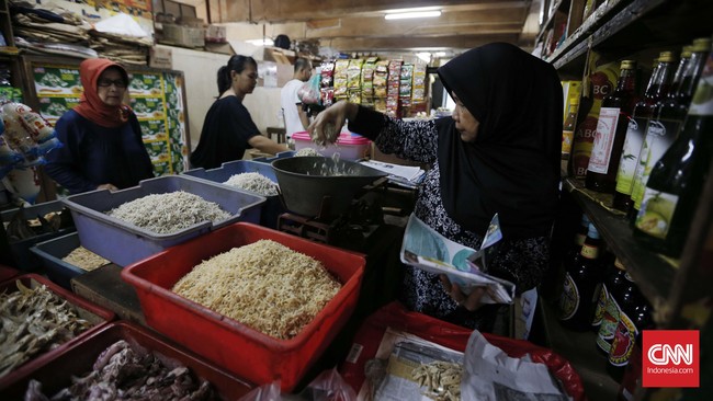 Pertumbuhan ekonomi kuartal II diprediksi ekonom sekitar 4,9 persen, hampir sama dengan pencapaian kuartal sebelumnya 4,92 persen.