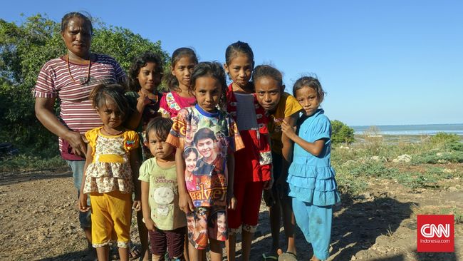 Para ibu di Desa Palanggai, Kabupaten Sumba Timur, NTT, kini tersenyum. Tak perlu lagi berjalan puluhan kilometer demi mencari air.