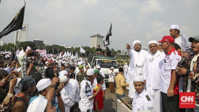 Jumat pekan ini, 4 November, ribuan polisi dikerahkan untuk mengamankan berbagai titik di Jakarta. Sebanyak 5.630 personel Brimob daerah dikirim ke ibu kota.