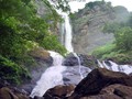 China Punya Air Terjun Setinggi Ratusan Meter