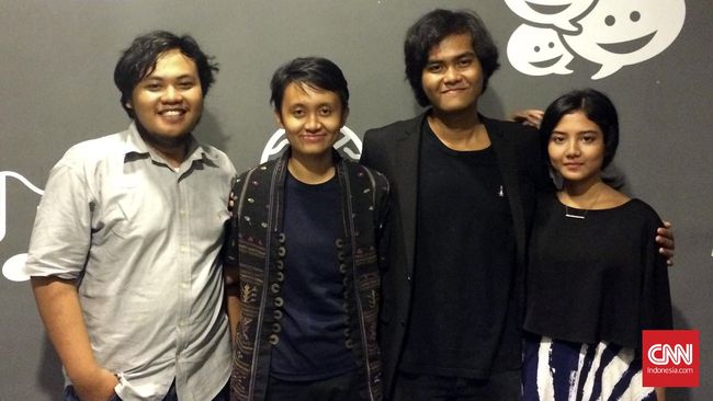 Dari Yogya, 'Prenjak' Meneruskan Kelana ke Kanada dan Korea Dari kisah kelam Yogyakarta, Prenjak berhasil menembus festival film di Perancis. Kini ia akan melanjutkan perjalanan ke Toronto dan Busan.