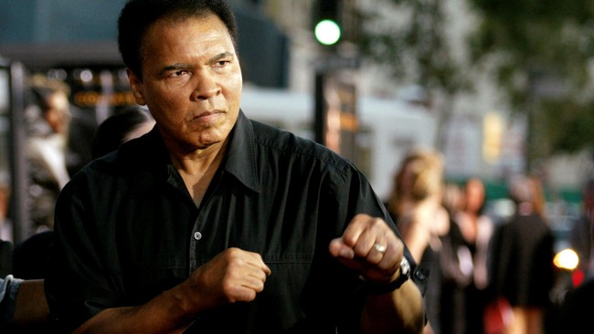 Muhammad Ali menolak namanya ada di trotoar Hollywood Walk of Fame karena tak ingin namanya yang diambil dari nama Rasulullah itu diinjak orang.