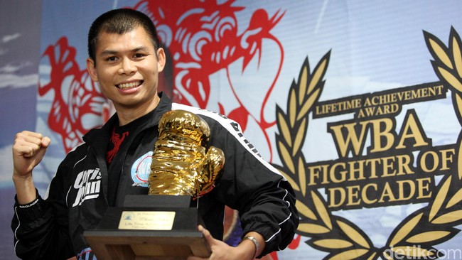 Di mata legenda tinju Indonesia Chris John, mendiang Muhammad Ali bukan hanya seorang petinju yang kaya teknik, juga memberikan hiburan bagi penikmat olahraga.