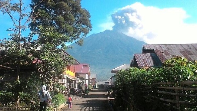 BPBD Solok Selatan mengimbau maskapai penerbangan untuk menghindari jalur yang melewati Gunung Kerinci. Semburan abu vulkanik Kerinci mesti diwaspadai.