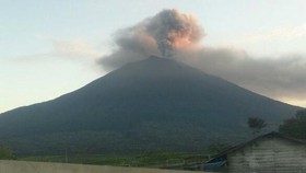 Gunung Kerinci Keluarkan Asap Tebal, Jalur Pendakian Ditutup