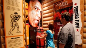 Keluarga Muhammad Ali Kecam Penjualan Tiket Pemakaman
