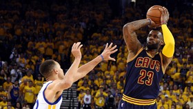 Dimotori King James, Cavaliers Bantai Warriors di Laga Ketiga