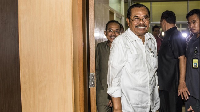 Jaksa Agung Prasetyo mengatakan dirinya menunggu laporan akhir petugas di lapangan jelang eksekusi mati jilid III di era pemerintahan Presiden Joko Widodo.