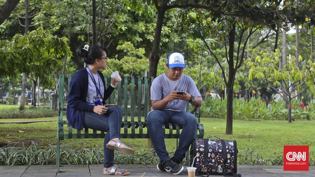 Ahli Bahasa Acep Iwan Saidi mengatakan terlalu berlebihan ada upaya pemidanaan terhadap seseorang yang menggunakan kata 'anjay' untuk mengekspresikan sesuatu.
