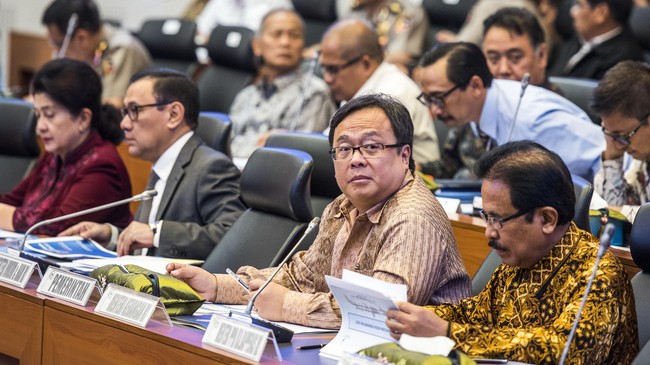 Angka tersebut lebih tinggi dibandingkan kesepakatan yang dicapai dengan Komisi XI tadi malam sebesar 5,1 persen, namun lebih rendah dari target RAPBNP 2016.