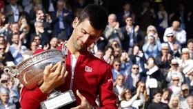 Djokovic Kalahkan Andy Murray di Final Prancis Terbuka