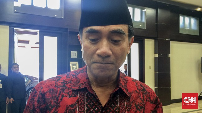 Luhut Pandjaitan meminta Lutfi Rauf, Deputi Koordinasi Politik Luar Negeri Kemenko Polhukam yang baru, fokus pada isu Laut China Selatan dan Papua.