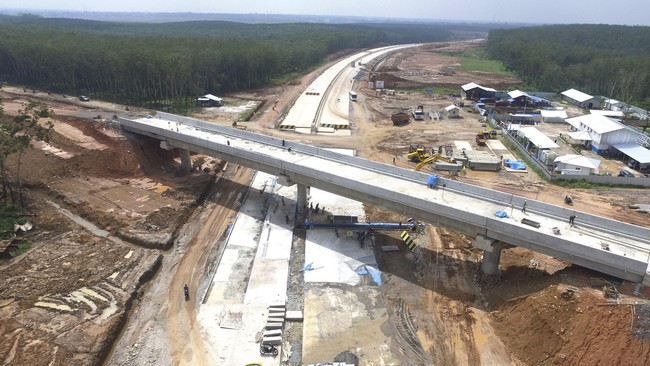 Kementerian PUPR menyatakan pembangunan Tol Lubuk Linggau-Curup-Bengkulu segera dimulai. Jumat (15/3) lalu, perjanjian pengusahaan tol tersebut ditandatangani.