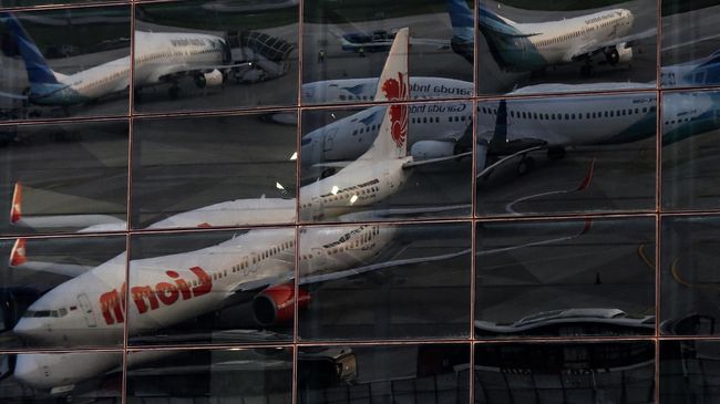YLKI Pesimis 'Diskon' Batas Atas Bikin Tiket Pesawat 'Murah' YLKI menilai penurunan tarif batas atas tiket pesawat tak akan ampuh memangkas harga. Sebab, kenaikan harga tiket pesawat rata-rata di atas 100 persen.