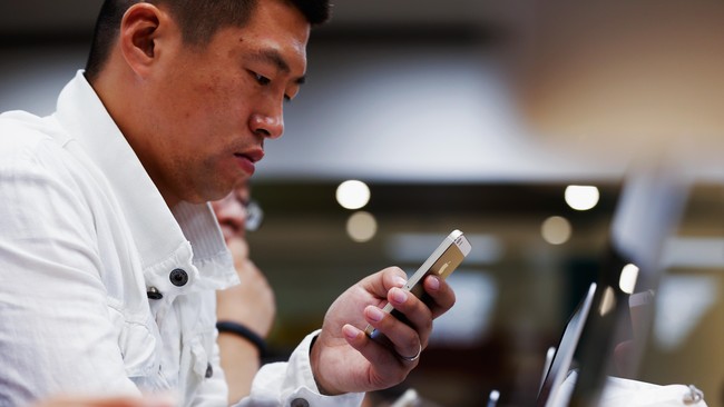 iPhone sebagai simbol status di China mulai meredup pamornya. Pangsa pasar apel kroak ini mulai digigit vendor lain seperti Xiaomi, Huawei dan Vivo.