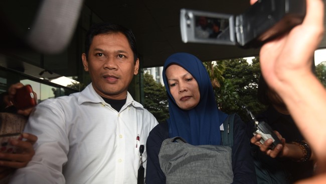 Hakim Siti Insirah memenuhi panggilan KPK kemarin (7/6) untuk diperiksa sebagai saksi terkait kasus suap pengadilan Tindak Pidana Korupsi Bengkulu
