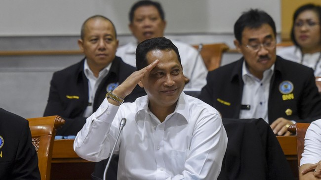 Selain Buwas, ada empat nama lain yang dipertimbangkan PDIP, yaitu Tri Rismaharini, Ganjar Pranowo, Djarot Saiful Hidayat, dan Sjafrie Sjamsoeddin.