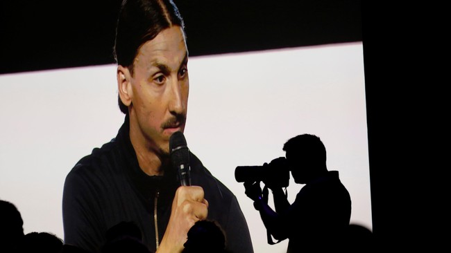 Zlatan Ibrahimovic melontarkan pernyataan yang lebih arogan dibandingkan Eric Cantona ketika berada di markas Manchester United.