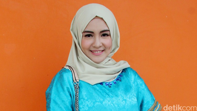 Sebagai ibu, Intan Nuraini juga pernah galau soal merawat si kecil dan bekerja.