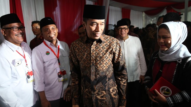 Undangan peringatan wafatnya Taufik Kiemas jadi pertemuan para tamu penting, tak terkecuali Ahok yang lebih mendampingi Jokowi timbang bersama wakilnya Djarot.