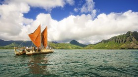 Kapal Tradisional Polinesia Sampaikan Pesan Hari Laut Sedunia