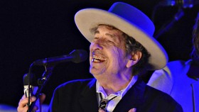 Bob Dylan Sempat 'Menantang' Duel Muhammad Ali