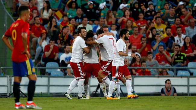 Vicente Del Bosque berharap Spanyol tak terlalu merenungi kekalahan dari Georgia dan langsung fokus pada gelaran Piala Eropa 2016 yang berlangsung sesaat lagi.