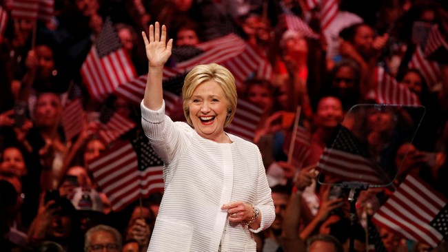 Hillary Clinton memantapkan langkahnya untuk maju sebagai capres Amerika Serikat dari Partai Demokrat setelah memenangkan suara dalam pemilihan di New Jersey.