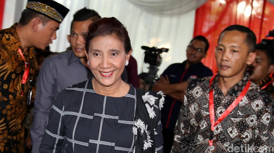 Susi Pudjiastuti Susi Pujiastuti