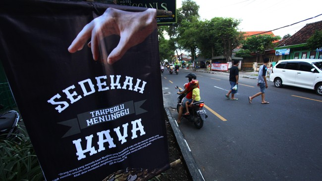 Cerita tentang anak-anak muda yang peduli pada sesama dan berbagi sukacita pada mereka.
