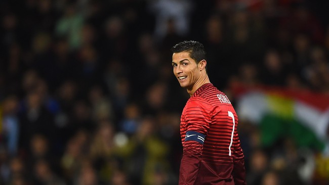 Pelatih Islandia, Lar Lagerback, menyindir kelihaian Ronaldo dan Pepe dalam melakukan intrik pura-pura terjatuh di lapangan layaknya di film Follywood.