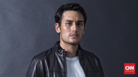 Arifin Putra Jadi Kebapakan Gara-gara Novelis