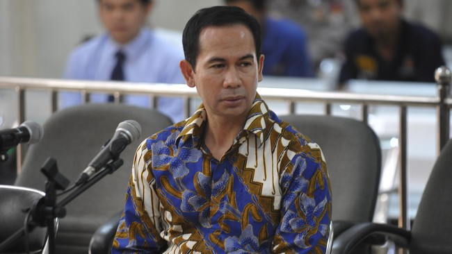 Hakim Pengadilan Tipikor memutuskan untuk melanjutkan perkara korupsi dan pencucian uang yang menjerat Tubagus Chaeri Wardhana alias Wawan.