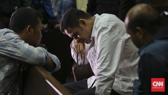 Nazaruddin mendapatkan remisi karena menjadi justice collaborator. Di sisi lain, Anas Urbaningrum dan Angelina Sondakh tak peroleh remisi.