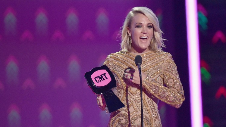 Carrie Underwood saat ini tengah bahagia karena menunggu lahirnya anak kedua. Namun perlu diketahui sebelumnya Carrie pernah 3 kali keguguran.