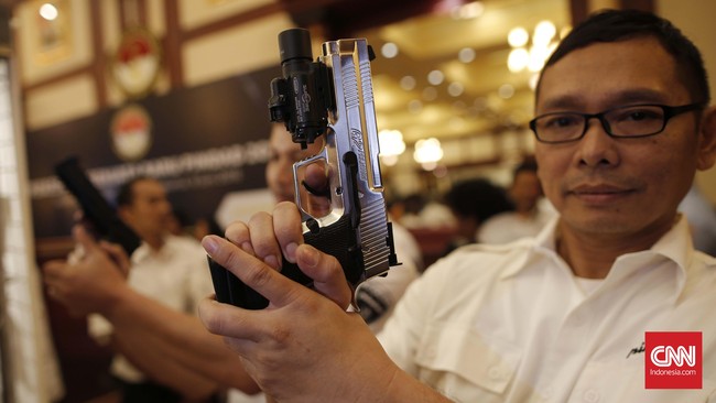 Empat senjata itu dibuat untuk operasi senyap dan pertempuran jarak dekat. PT Pindad mengklaim peluncuran itu sebagai bukti kemandirian industri dalam negeri.