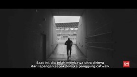 Jalan Ibrahimovic dari Lapangan Bola ke Panggung Catwalk