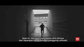 Jalan Ibrahimovic dari Lapangan Bola ke Panggung Catwalk